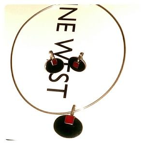 Beautiful 925 Necklace and earring set!